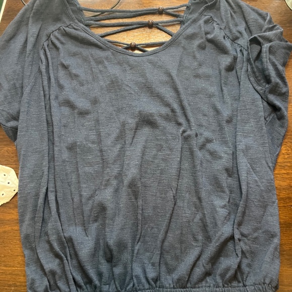 Tops - Picture 5 of 10